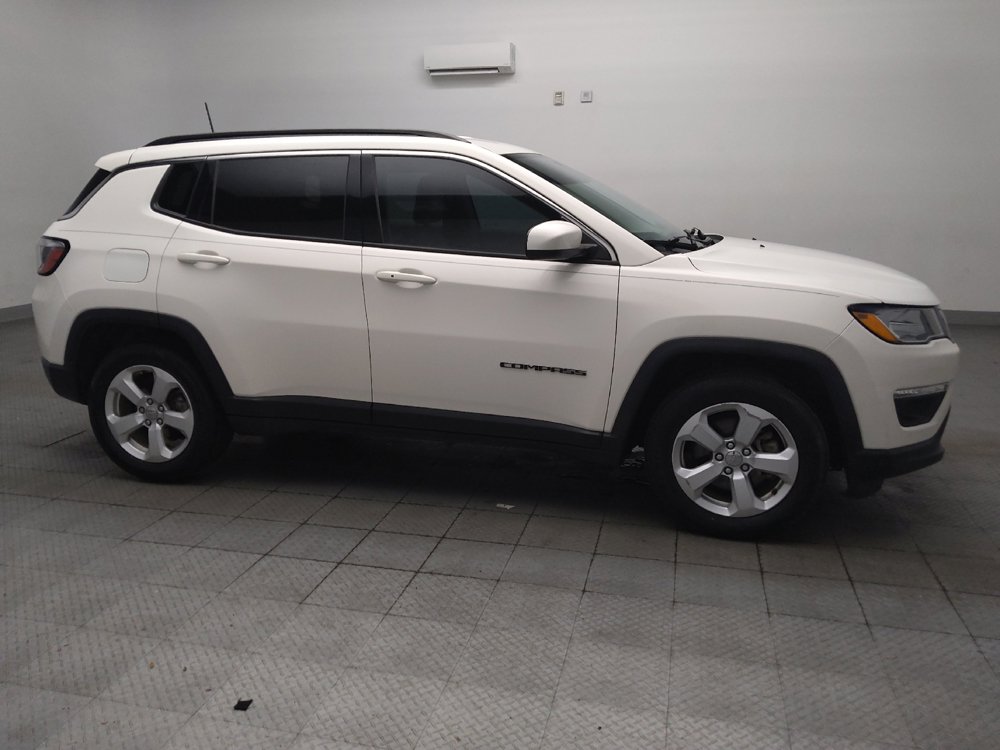 Used 2017 Jeep Compass Latitude FWD image 11