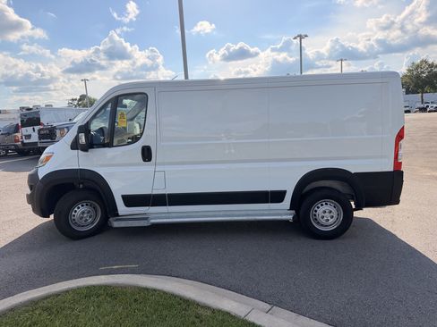 Used 2025 RAM ProMaster 2500 w/ U-Haul Equipment Group FWD image 17