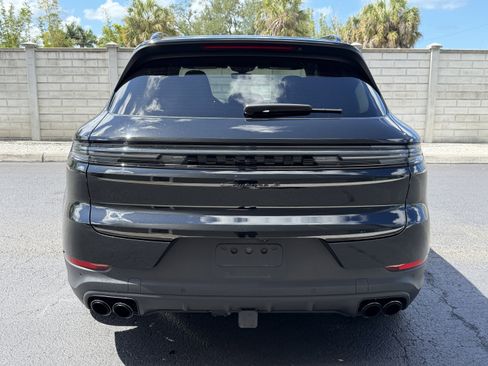 Certified 2024 Porsche Cayenne S AWD/4WD image 11