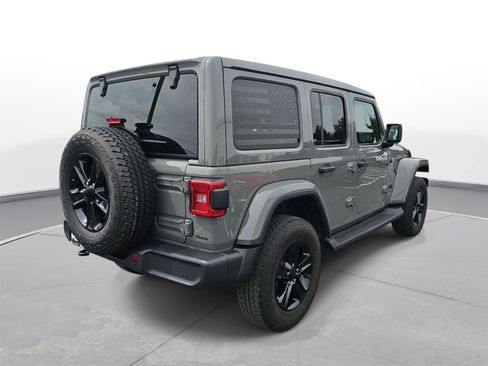 Used 2022 Jeep Wrangler Unlimited Sahara AWD/4WD image 5