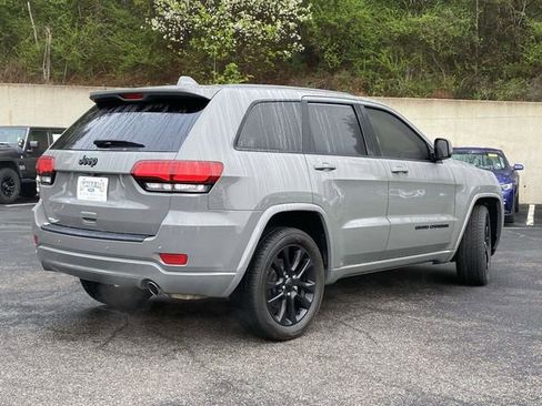 Used 2020 Jeep Grand Cherokee Altitude image 3