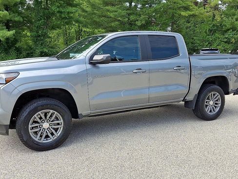Used 2024 Chevrolet Colorado LT w/ LT Convenience Package II AWD/4WD image 5