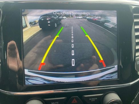 Used 2019 Jeep Grand Cherokee Limited image 16