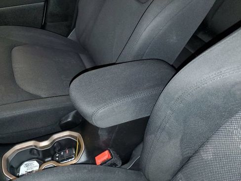 Used 2016 Jeep Renegade Latitude AWD/4WD image 27