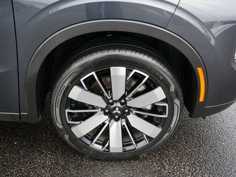 Used 2025 Mitsubishi Outlander SE image 15