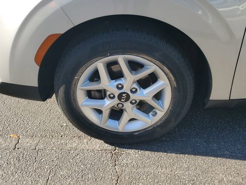 Used 2021 Kia Soul S image 4