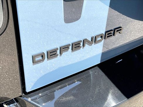 New 2026 Land Rover Defender 110 X-Dynamic SE AWD/4WD image 9