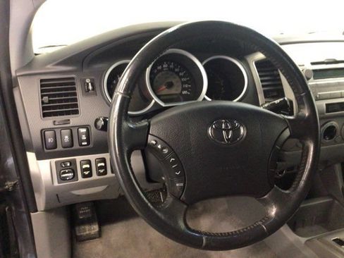 Used 2011 Toyota Tacoma 4x4 Access Cab V6 w/ TRD Sport Pkg image 21