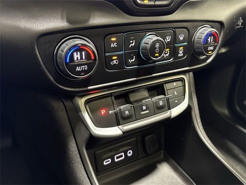 Certified 2022 GMC Terrain SLT w/ Infotainment Package II image 22