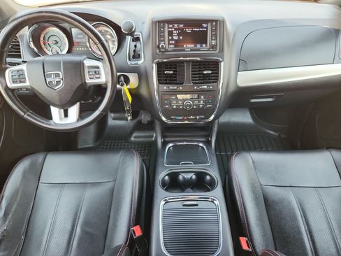Used 2019 Dodge Grand Caravan GT FWD image 12