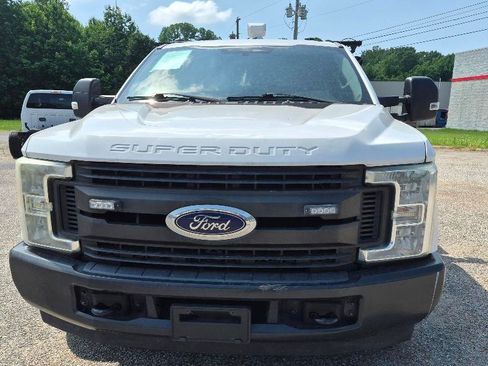 Used 2017 Ford F250 XL w/ Power Equipment Group RWD image 4
