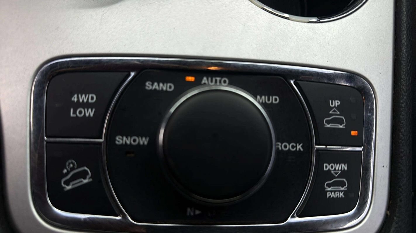 Used 2014 Jeep Grand Cherokee Summit AWD/4WD image 13