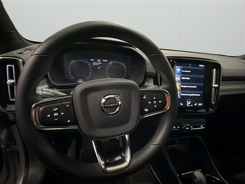 Used 2022 Volvo XC40 T5 R-Design AWD/4WD image 22