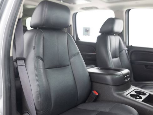 Used 2013 Chevrolet Suburban LT w/ Luxury Package AWD/4WD image 33