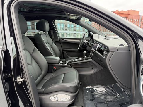 Certified 2026 Porsche Macan AWD/4WD image 15