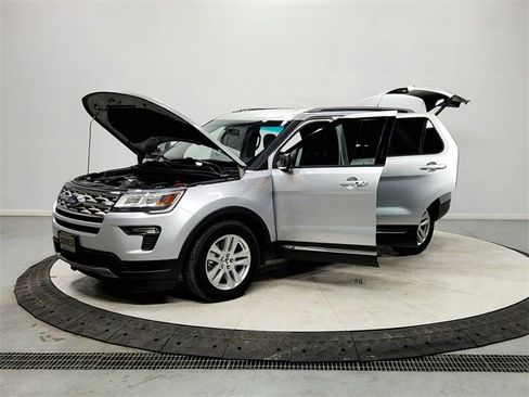 Used 2018 Ford Explorer XLT w/ Equipment Group 202A image 11