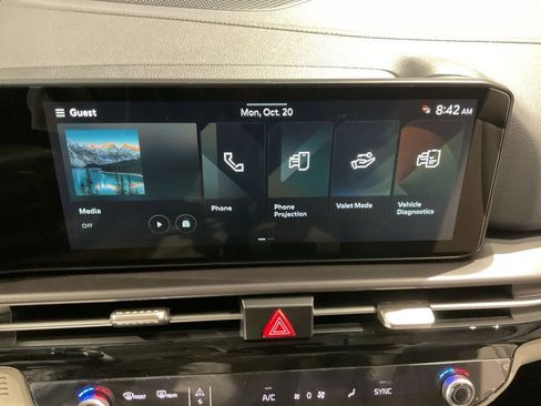 New 2026 Kia Sportage EX image 18