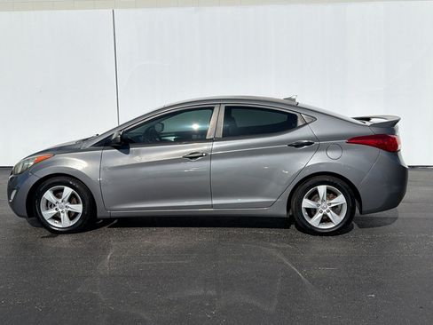 Used 2013 Hyundai Elantra GLS w/ Preferred Pkg FWD image 2