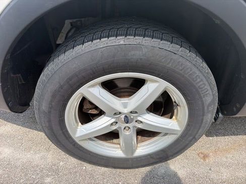 Used 2016 Ford Explorer XLT w/ Equipment Group 202A AWD/4WD image 14