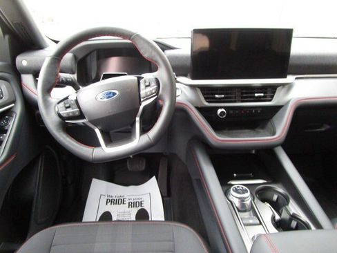 Used 2025 Ford Explorer ST-Line image 14