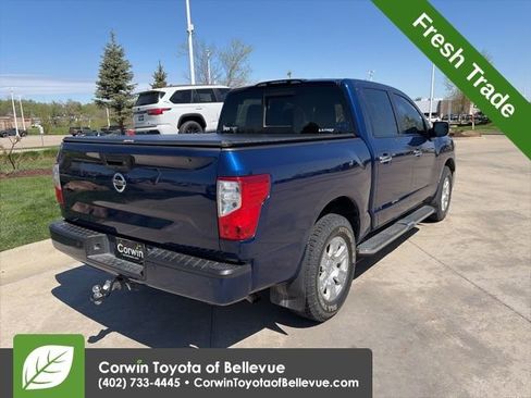 Used 2019 Nissan Titan SV w/ SV Convenience Package image 3