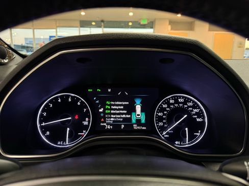 Used 2019 Toyota Avalon Touring w/ Advanced Safety Package image 15