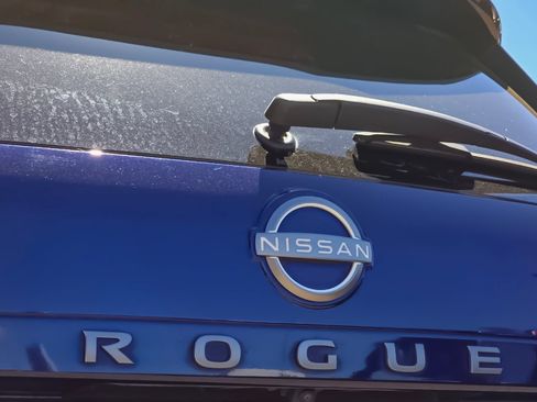 Used 2025 Nissan Rogue SV FWD image 22