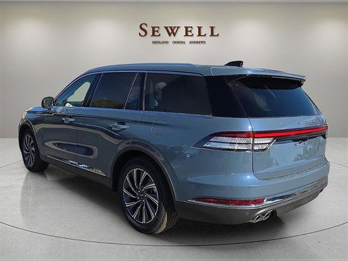 New 2026 Lincoln Aviator 2WD image 3
