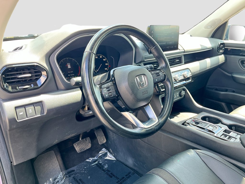Used 2025 Honda Pilot Touring image 9