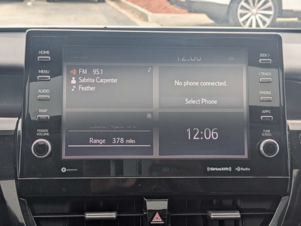 Used 2022 Toyota Camry XLE FWD image 21