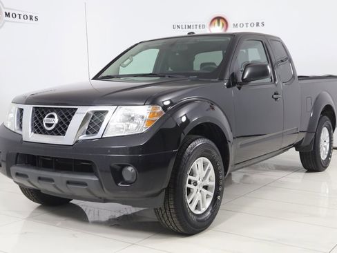 Used 2015 Nissan Frontier SV image 5