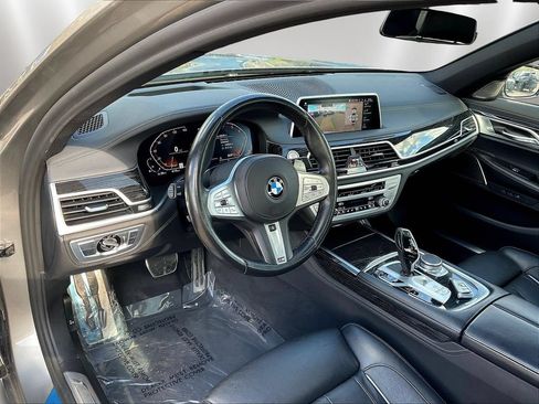 Used 2022 BMW 750i xDrive w/ M Sport Package AWD/4WD image 17