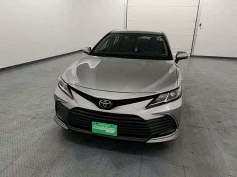 Used 2023 Toyota Camry LE image 3