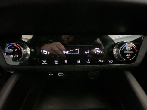 Used 2023 Mitsubishi Outlander SE image 19