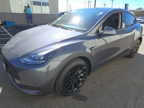 Used 2023 Tesla Model Y Long Range image 3