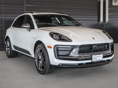 Used 2025 Porsche Macan Turbo AWD/4WD image 7