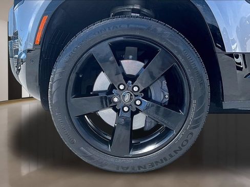 Certified 2024 Land Rover Defender 110 X-Dynamic SE AWD/4WD image 32