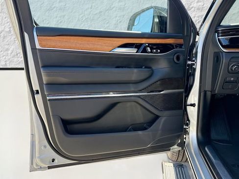 Used 2024 Jeep Grand Wagoneer L Series III image 24