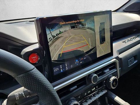 Used 2025 Toyota Tacoma TRD Sport image 13