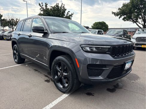 Used 2023 Jeep Grand Cherokee Altitude AWD/4WD image 6