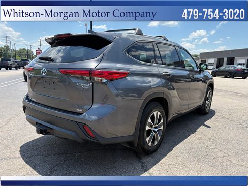 Used 2022 Toyota Highlander XLE AWD/4WD image 6