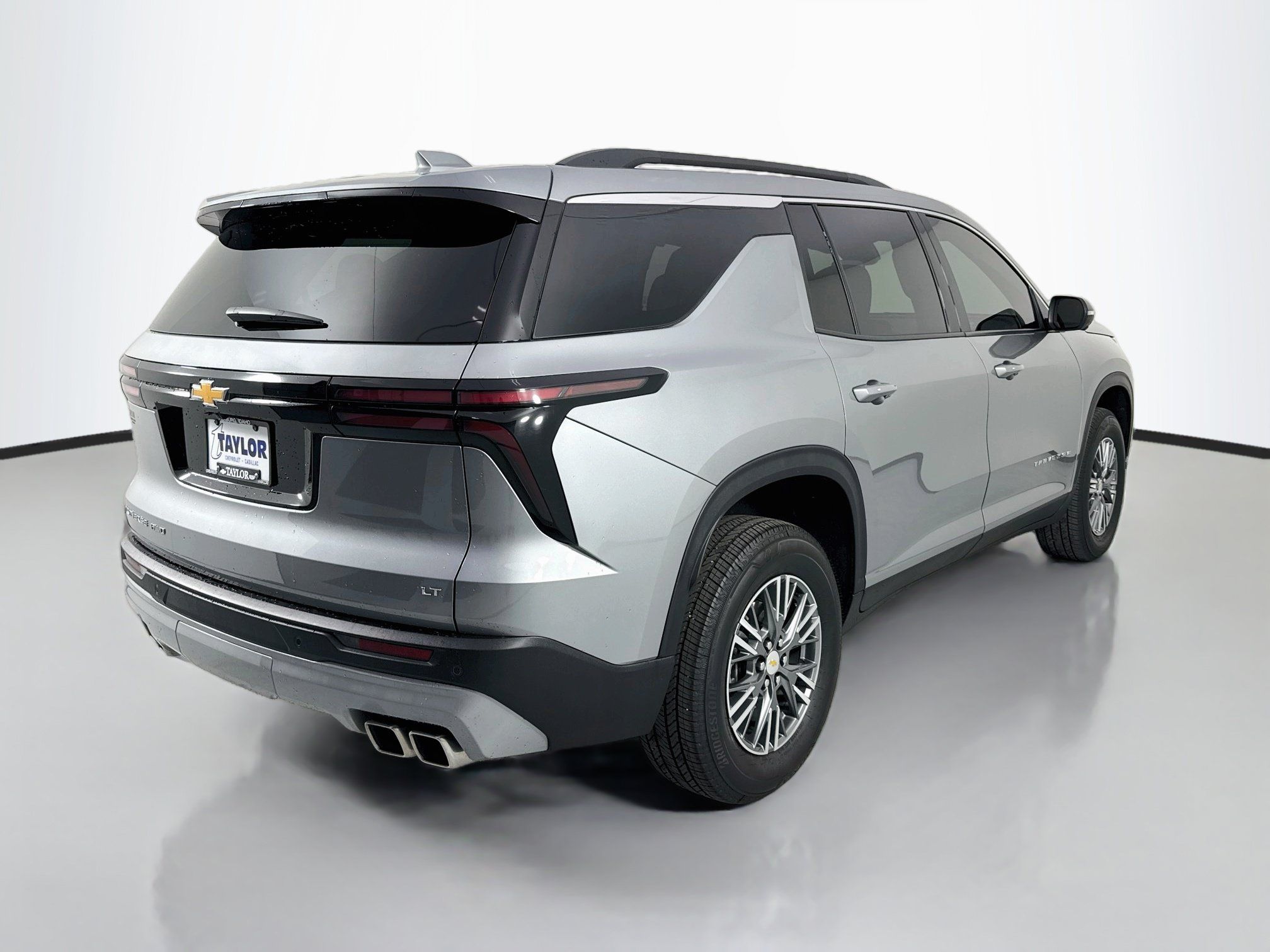 Used 2024 Chevrolet Traverse LT w/ Trailering Package AWD/4WD image 7