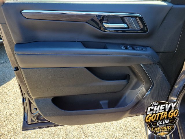 Used 2025 Chevrolet Suburban LT AWD/4WD image 25