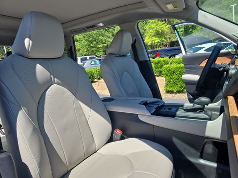 Used 2025 Toyota Grand Highlander AWD Hybrid image 10