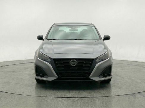 Used 2025 Nissan Altima 2.5 SV image 2
