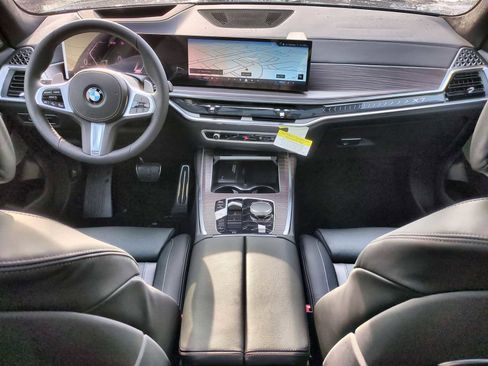 Used 2026 BMW X7 xDrive40i w/ M Sport Package image 15