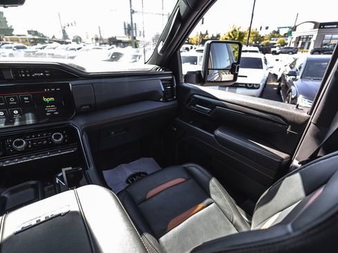 Used 2025 GMC Sierra 3500 AT4 w/ Technology Package AWD/4WD image 24