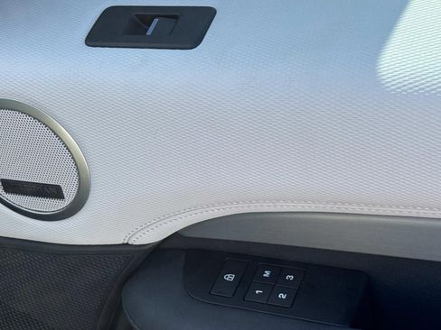 Used 2022 Land Rover Discovery S R-Dynamic image 15