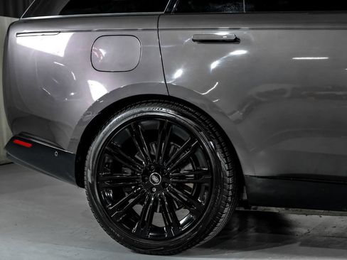 Used 2024 Land Rover Range Rover SE AWD/4WD image 6