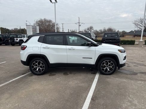 Used 2026 Jeep Compass Limited image 4